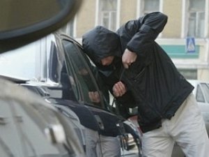 Щоб утримувати сім'ю, полтавець обкрадав автомобілі