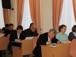 Відбулася сесія міської ради Полтави: депутатів підкосив грип (фото)