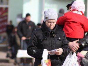 Фото: Акція у Полтаві: водії одягли яскраві жилети та озброїлись попереджувальними  листівками (фото)