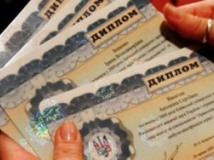 В Україні хочуть скасувати вузівські дипломи державного зразка