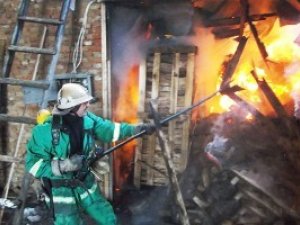 Полтавка спалила будинок дідуся і залишилась з дитиною без житла