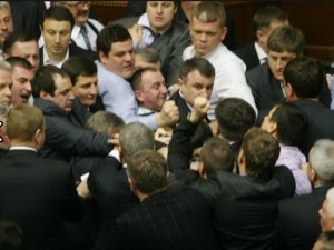 Фото: Полтавские депутаты "засветились" в Раде в драке (фото)