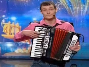 Полтавець грав та співав на «Україна має талант», а судді чекали, наскільки його вистачить(відео)