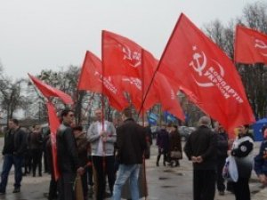 Фото: Полтавська міліція: бійки на мітингу з нагоди Дня Перемоги не було