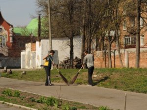 У полтавському кадетському корпусі вперше за десятиліття прибирали (фотоогляд)