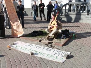 Полтавці протестували проти нового кафе посеред вулиці Жовтневої
