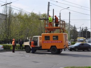 У Полтаві паралізувало рух тролейбусів на площі Зигіна. Фотофакт