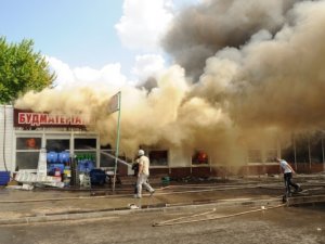 Одна із наймасштабніших пожеж останнього часу: у Полтаві палали магазини на ринку. Фоторепортаж