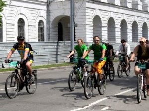 У Полтаві на акцію до Велодня приєднались веломобілісти