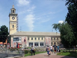 Фото: У Полтаві на годинниковій вежі вийняли циферблат. Фотофакт