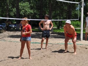Фото: На пляжі у Полтаві провели замагання з волейболу (+ фото)