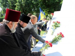 Фото: У Полтаві відзначили День Конституції