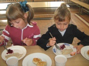 У полтавській школі порушили закон, бо не знали, хто має годувати дітей
