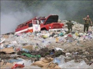 Фото: Під Полтавою вранці палало сміттєзвалище