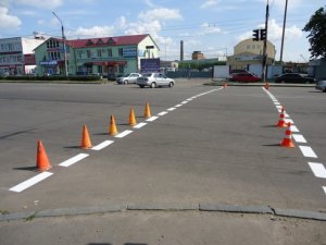 Фото: У Полтаві на дорогах малюють розмітки (фотофакт)