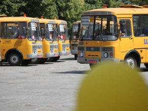 Фото: У Полтаві вручали сертифікати на шкільні автобуси (фотоогляд)