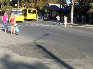 Фото: У Полтаві в мікрорайоні Алмазний ліквідували одну з найбільших ям. Фотофакт