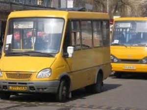 Фото: Транспортна проблема в Яківцях: зранку полтавцям не виїхати, увечері - не повернутися