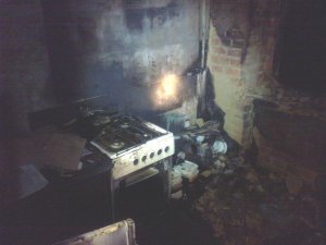 Фото: Пожежа у Полтаві знищила квартиру невідомого власника (+ фото)