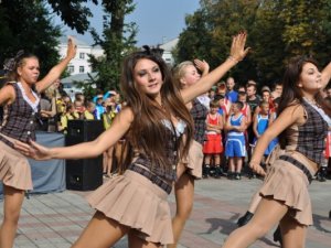 Полтавські спортсмени провели тренування прямо в центрі міста. Фоторепортаж