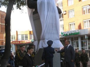 У Полтаві відкрили пам’ятник Миколі Ватутіну