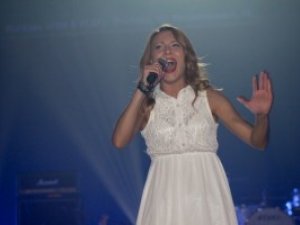 На благодійному концерті у Полтаві зірки презентували нові пісні (+ відео)