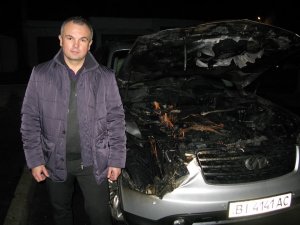 Фото: Депутату міської ради Полтави спалили авто