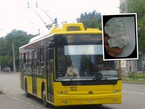 Фото: У полтавських тролейбусах рахують пільговиків квитками