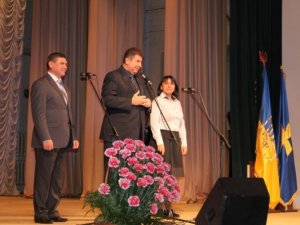 Фото: У Полтаві привітали соцпрацівників концертом та відзнаками (фото)