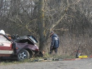 Фото: ДТП у Полтаві: полтавець в’їхав у дерево (відео)