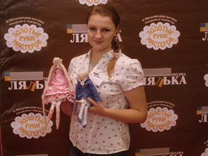 Фото: Полтавка створює ляльки, у яких дітлахи бачать героїв відомих передач