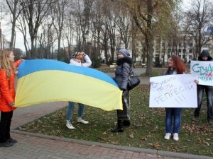 Фото: Як полтавська молодь мітингувала за Європейський Союз. Фотоогляд