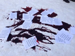 Народні новини. Після нічного штурму столичного Євромайдану в Лубнах провели акцію з «пролиттям крові»