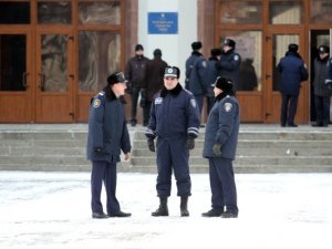 Фото: Полтавський Євромайдан: люди вимагали повернення зі столиці місцевого «Беркуту» (фото)