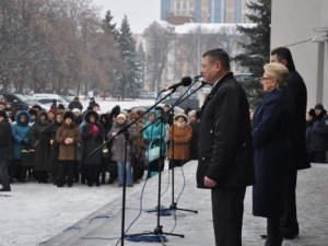 Міністр Богатирьова вручила полтавським медикам 25 машин швидкої (фото)