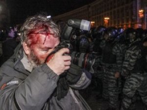 Фото: Президент відсторонив Попова і Сівковича через підозру в розгоні Євромайдану