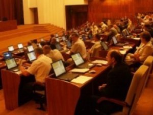 Фото: У Полтаві депутати проголосували за те, щоб 20-ту сесію сьогодні не закривати