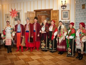 На Полтавщині у музеї-заповіднику Гоголя встановили дзвіницю та зустріли гостей колядками-щедрівками