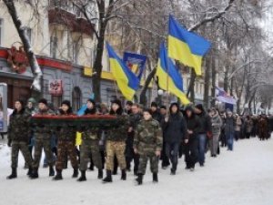 Фото: У Полтаві загиблих українців під Крутами вшанують ходою