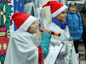 Фото: У Полтаві на Алмазному ялинку закрили піснями та конкурсами (+ фото)