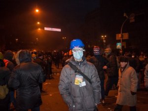 Вечір у столиці: "Беркут" зустрічали з катапультою та "коктейлями Молотова" (фото та відео)