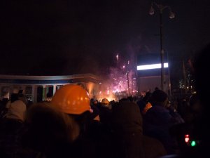 Фото: Нічний штурм в Києві – майданівці відбили свої позиції. Репортаж "Кола" (фото та відео)