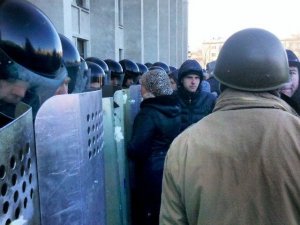 Фото: У Полтаві усіх силовиків мобілізували, районні адміністрації також перестраховуються