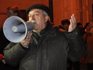 У Полтаві мітингувальники дали директору держтелерадіокомпанії день на вихід з Партії регіонів