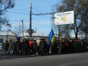 Полтава після штурму облради: похід колоною до держтелерадіокомпанії  та Гімн України (відео)