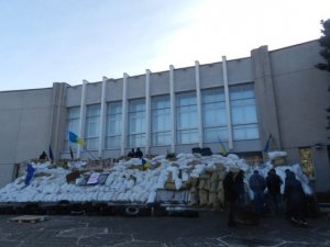 Барикади на Полтавській облраді: ранок 27 січня (фото)