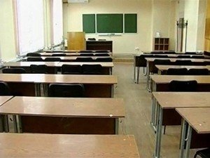 Фото: У 2-х районах Полтавщини скасували уроки в школах