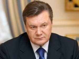 Фото: Янукович підписав закон про "амністію" та скасування законів "16 січня"