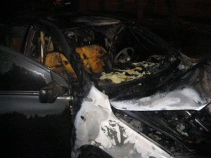 Фото: У Полтаві спалили авто підприємцю з Києва, що приїхав на похорон (фото)
