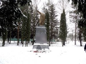Фото: Фото зруйнованого пам’ятника Леніну у Гребінці